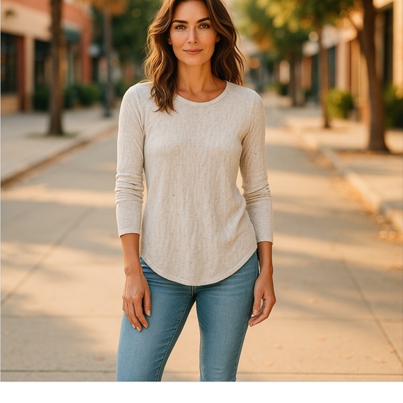 Trouvé Women’s Cozy Silver Sweater with Subtle Shimmer - Picture 2 of 8